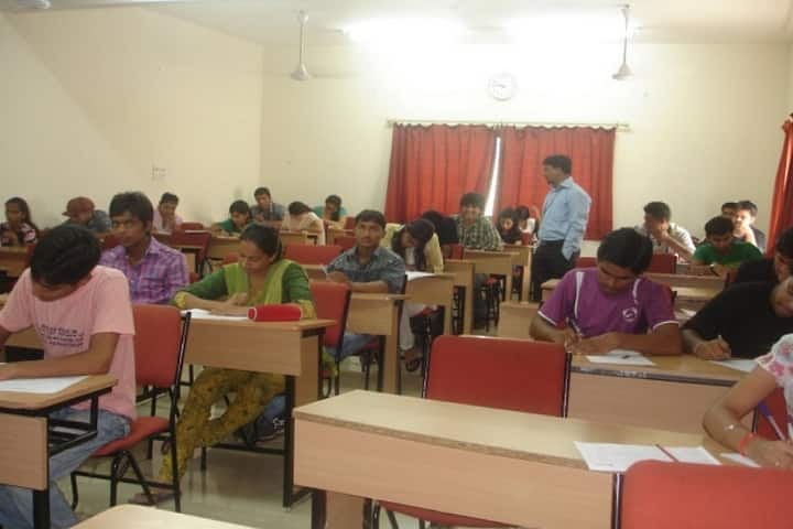 CH Institute of Management and Commerce campus in Gram Baroli, Madhya Pradesh, India — photo 2
