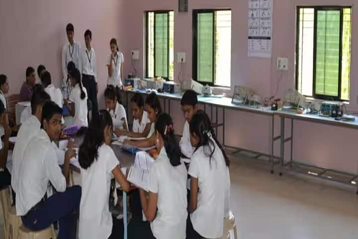 Smt Sharchchandrika Suresh Patil Institute of Technology campus in Jalgaon, Maharashtra, India — photo 3