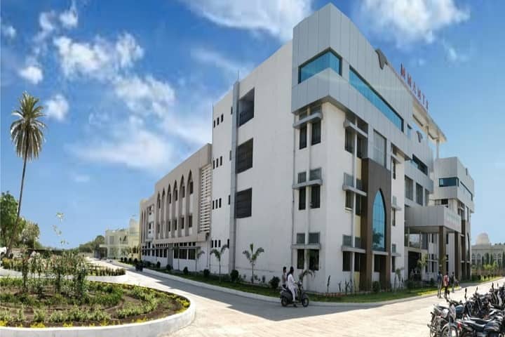 Mohammadia Tibbia College and Assayer Hospital campus in Nashik, Maharashtra, India — photo 3