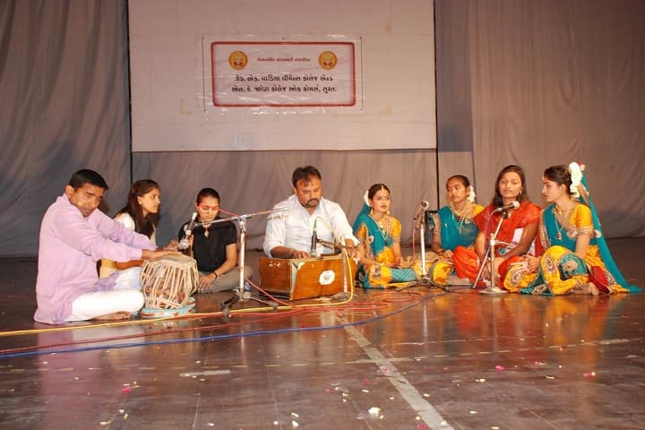 ZF Wadia Womens College and NK Jhota College of Commerce campus in Surat, Gujarat, India — photo 3