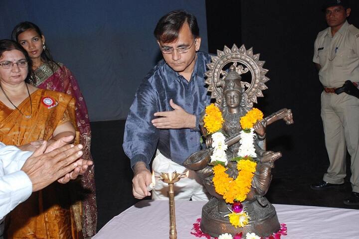 ZF Wadia Womens College and NK Jhota College of Commerce campus in Surat, Gujarat, India — photo 4