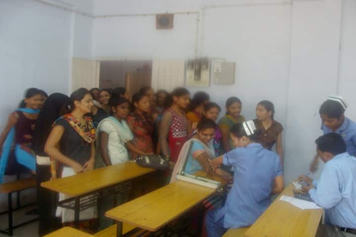 ZF Wadia Womens College and NK Jhota College of Commerce campus in Surat, Gujarat, India — photo 5