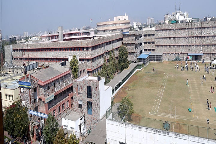 SS Jain Subodh PG Mahila Mahavidhyalaya campus in Jaipur, Rajasthan, India — photo 1