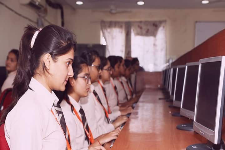SS Jain Subodh PG Mahila Mahavidhyalaya campus in Jaipur, Rajasthan, India — photo 2