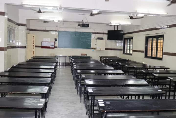 JZ Shah Arts and HP Desai Commerce College campus in Surat, Gujarat, India — photo 2