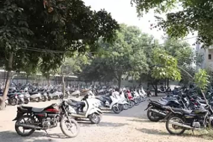JZ Shah Arts and HP Desai Commerce College campus in Surat, Gujarat, India — photo 4