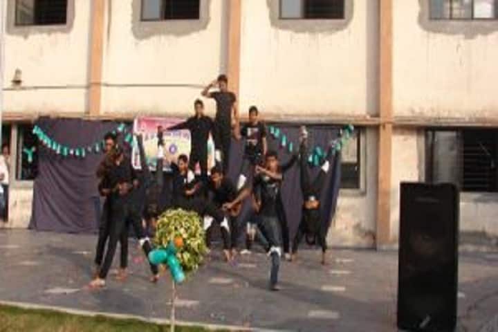 Sheth CD Barfiwala College of Commerce campus in Surat, Gujarat, India — photo 3