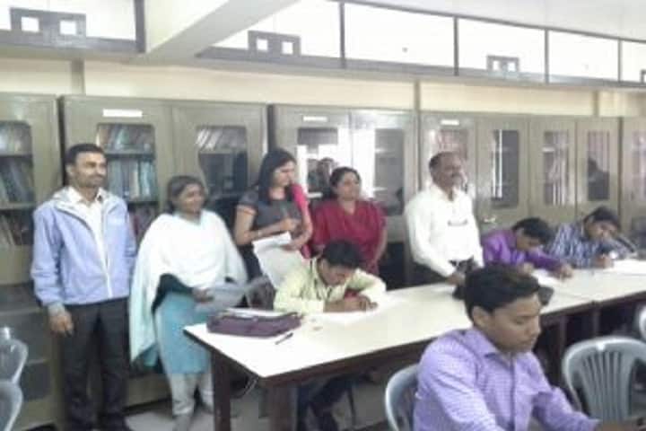 Sheth CD Barfiwala College of Commerce campus in Surat, Gujarat, India — photo 4