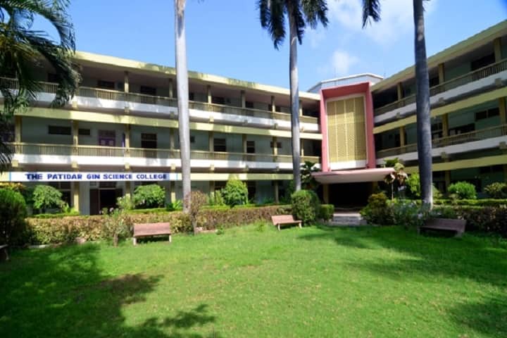 The Patidar Gin Science College campus in Bardoli, Gujarat, India — photo 1