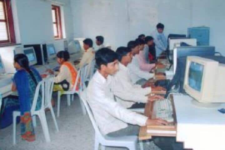 Shri HMV Arts and Commerce College campus in Una, Gujarat, India — photo 3