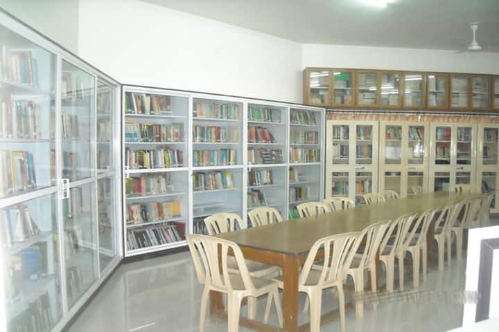 Shri JH Bhalodiya Womens College campus in Rajkot, Gujarat, India — photo 3