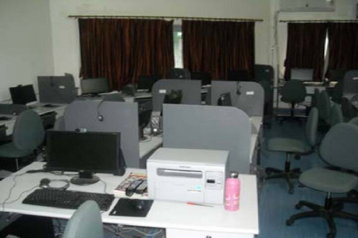 Shri JH Bhalodiya Womens College campus in Rajkot, Gujarat, India — photo 4