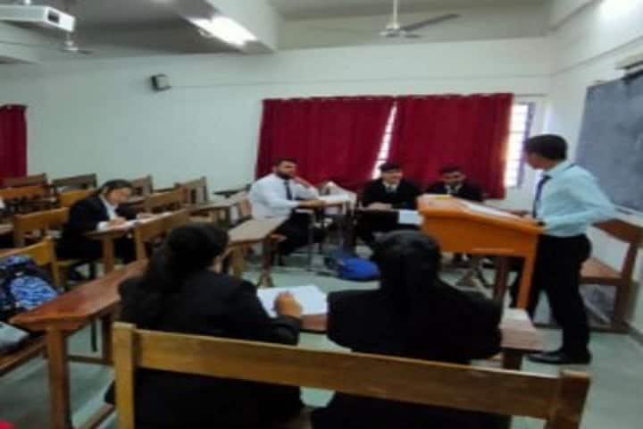 Faculty of Law campus in Vadodara, Gujarat, India — photo 2