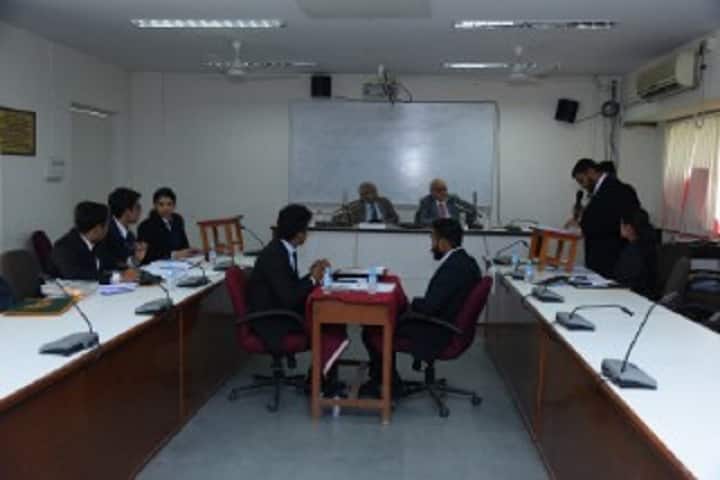 Faculty of Law campus in Vadodara, Gujarat, India — photo 4