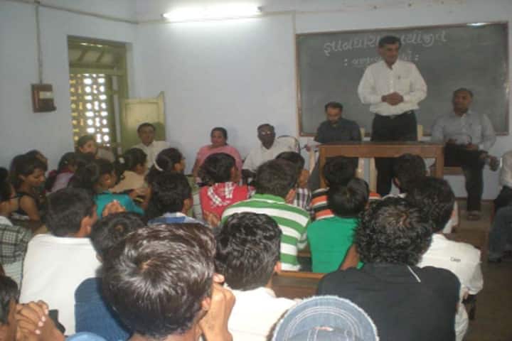 Smt MT Dhamsania College of Commerce campus in Rajkot, Gujarat, India — photo 2