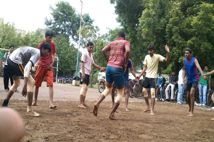 Smt MT Dhamsania College of Commerce campus in Rajkot, Gujarat, India — photo 4