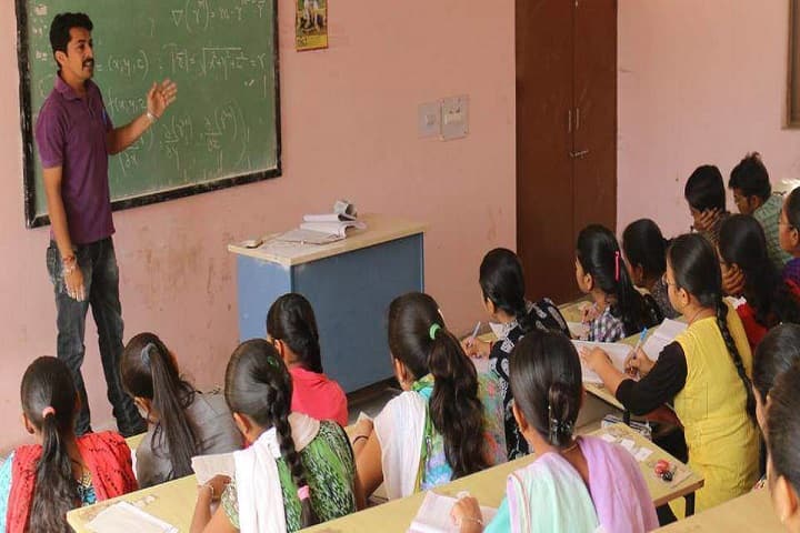 Shri Ramji Ravji Lalan College campus in Bhuj, Gujarat, India — photo 2