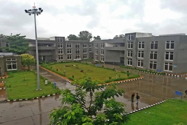 Government Engineering College campus in Valsad, Gujarat, India — photo 2