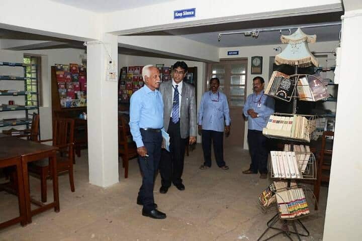 Willingdon College campus in Sangli, Maharashtra, India — photo 3
