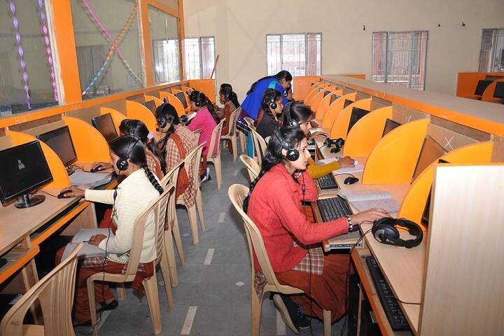 Vedanta Post Graduate Girls College campus in Reengus, Rajasthan, India — photo 6