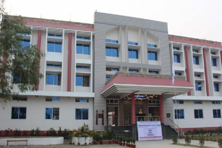 Mahendra Narayan Choudhury Balika Mahavidyalaya campus in Nalbari, Assam, India — photo 1