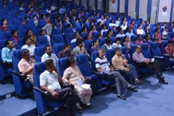 Gujarat Ayurved University campus in Jamnagar, Gujarat, India — photo 2