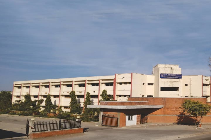 Faculty of Pharmacy campus in Vadodara, Gujarat, India — photo 2