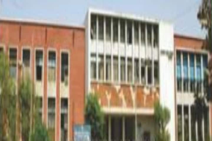 Faculty of Pharmacy campus in Vadodara, Gujarat, India — photo 6