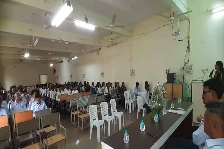 Shri Tulja Bhavani College of Engineering campus in Osmanabad, Maharashtra, India — photo 2