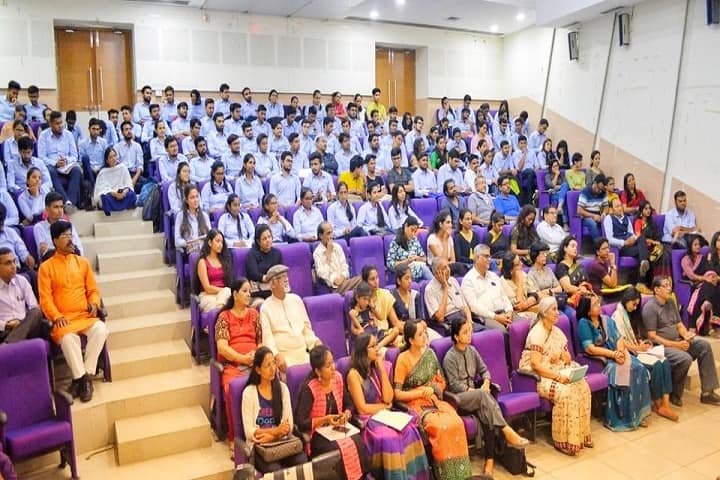 Faculty of Management Studies campus in Vadodara, Gujarat, India — photo 2