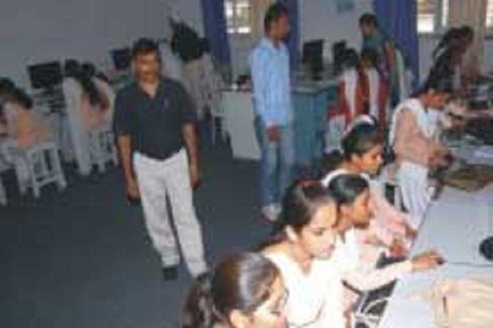Sri Guru Nanak Girls PG College campus in Sri Ganganagar, Rajasthan, India — photo 4