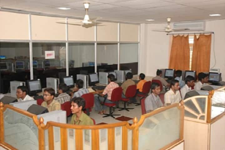 Swarnandhra College of Engineering and Technology campus in West Godavari, Andhra Pradesh, India — photo 2