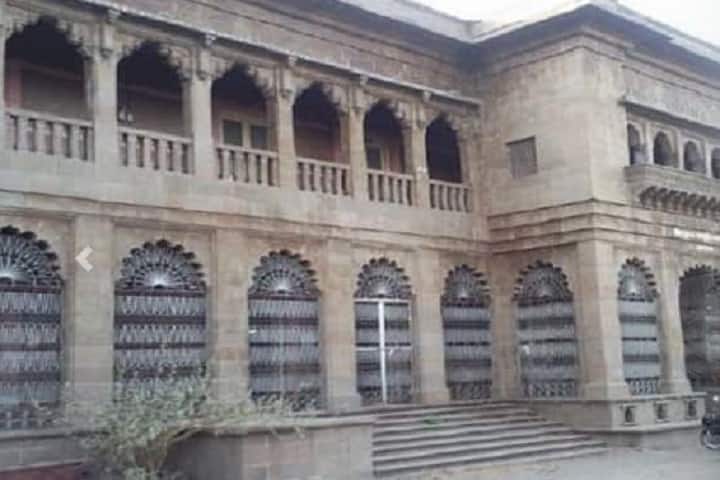 Sheth JP Government Ayurveda College campus in Bhavnagar, Gujarat, India — photo 1