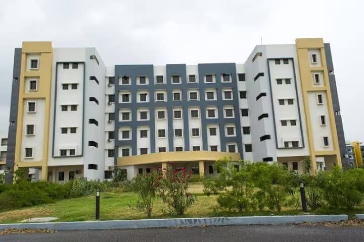 Government Homoeopathic Medical College and Hospital campus in Siddhpur, Gujarat, India — photo 2