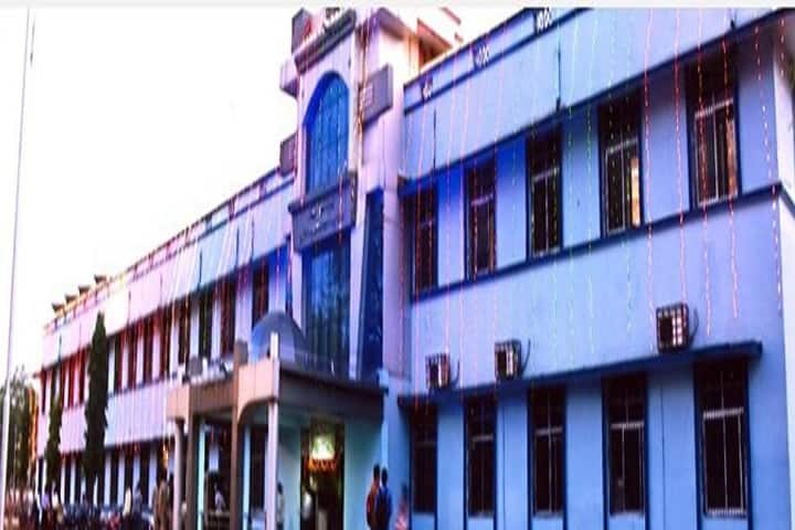 Shri Narayan Prasad Awasthi Government Ayurved College campus in Raipur, Chhattisgarh, India — photo 1