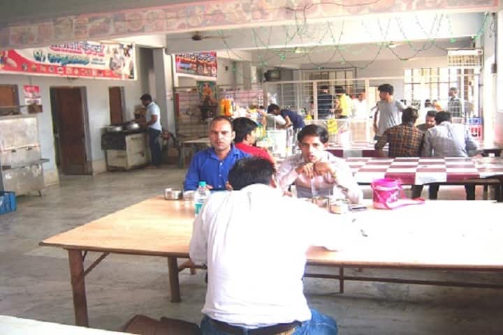 Vaidya Yagya Dutt Sharma Ayurved Mahavidyalaya campus in Khurja, Uttar Pradesh, India — photo 3