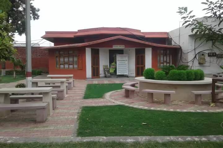 Sh LN Hindu College campus in Rohtak, Haryana, India — photo 3