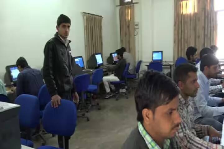 Sh LN Hindu College campus in Rohtak, Haryana, India — photo 5