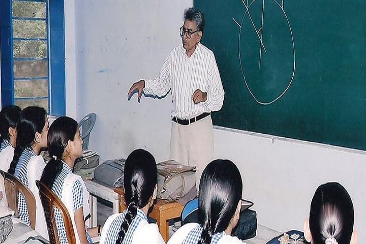 Maharishi Dayanand Balika Vigyan Mahavidyalaya campus in Mandawa, Rajasthan, India — photo 2