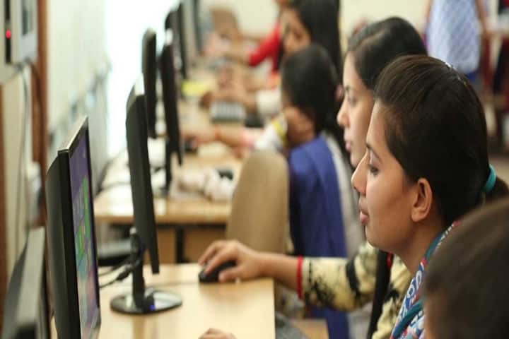 Vaish Arya Kanya Mahavidyalaya campus in Bahadurgarh, Haryana, India — photo 3