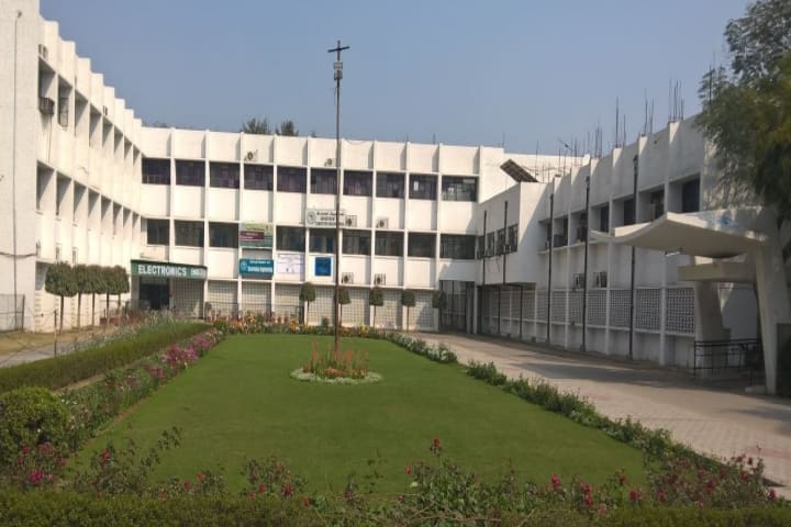 ZHCET Aligarh campus in Aligarh, Uttar Pradesh, India