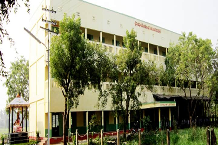 Sri Mullapudi Venkataraya Memorial Polytechnic campus in West Godavari, Andhra Pradesh, India — photo 1