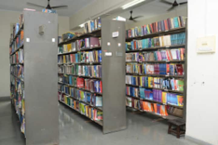 Usha Mittal Institute of Technology campus in Mumbai, Maharashtra, India — photo 2