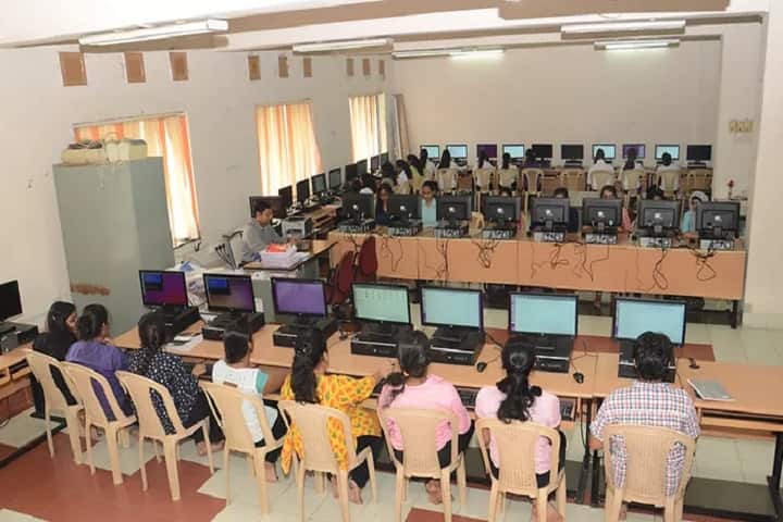 Usha Mittal Institute of Technology campus in Mumbai, Maharashtra, India — photo 6