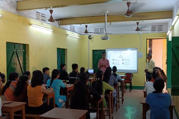 KD College of Commerce and General Studies campus in Medinipur, West Bengal, India — photo 3