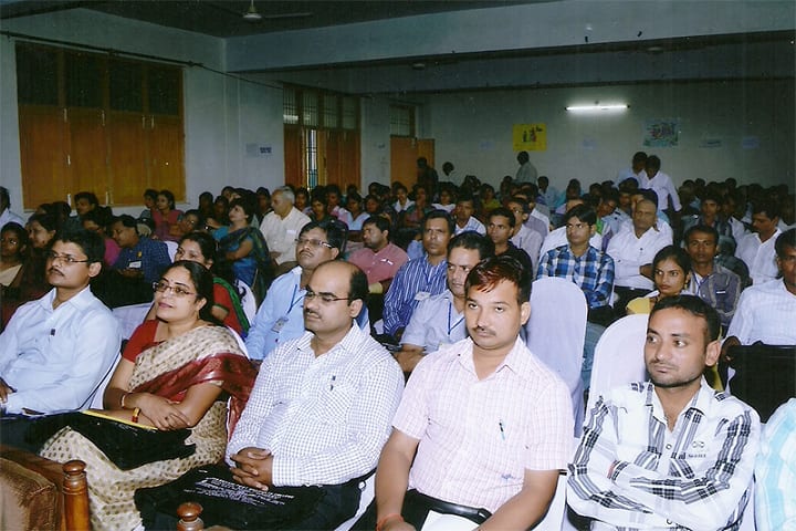 Sarveshwari PG College campus in Allahabad, Uttar Pradesh, India — photo 2