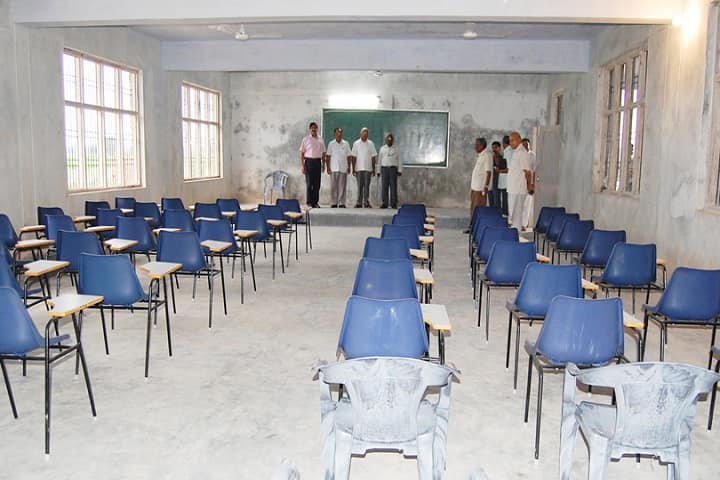 Sarveshwari PG College campus in Allahabad, Uttar Pradesh, India — photo 3