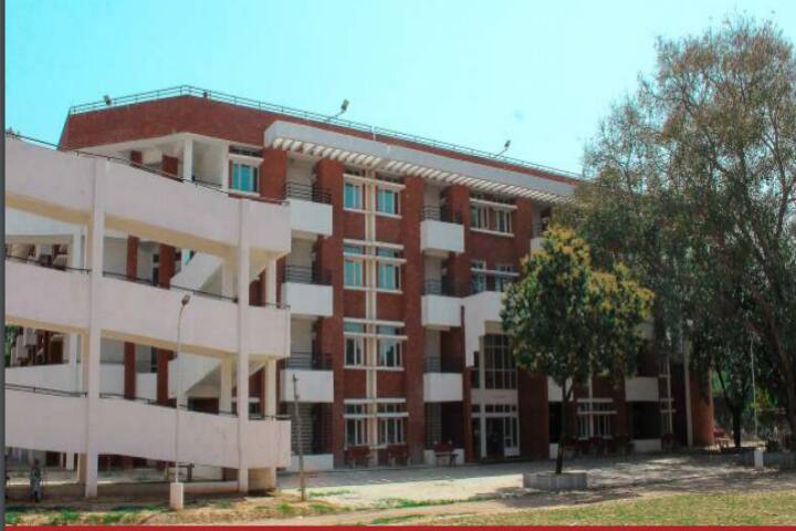 Post Graduate Government College for Girls campus in Chandigarh, India — photo 3