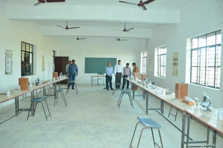Girija Devi Degree College campus in Mohammadabad, Uttar Pradesh, India — photo 5