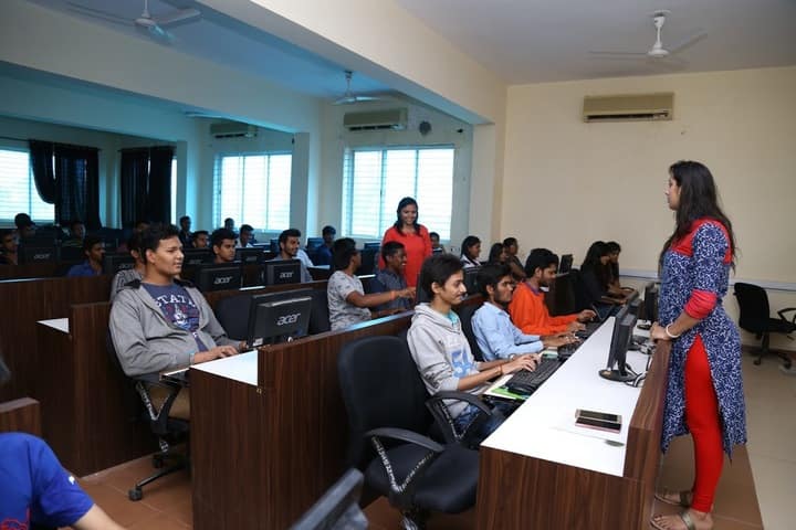 ITM Vocational University campus in Vadodara, Gujarat, India — photo 3